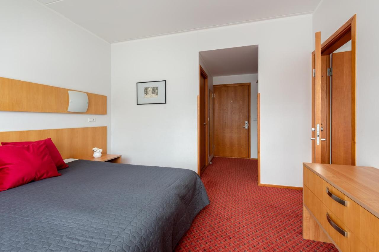 Raadimoisa Hotell Тарту Экстерьер фото
