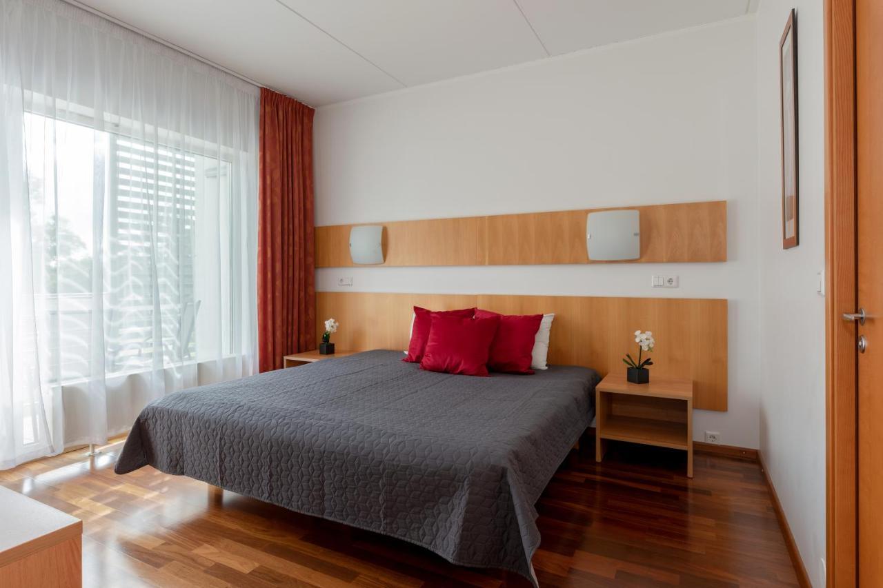 Raadimoisa Hotell Тарту Экстерьер фото