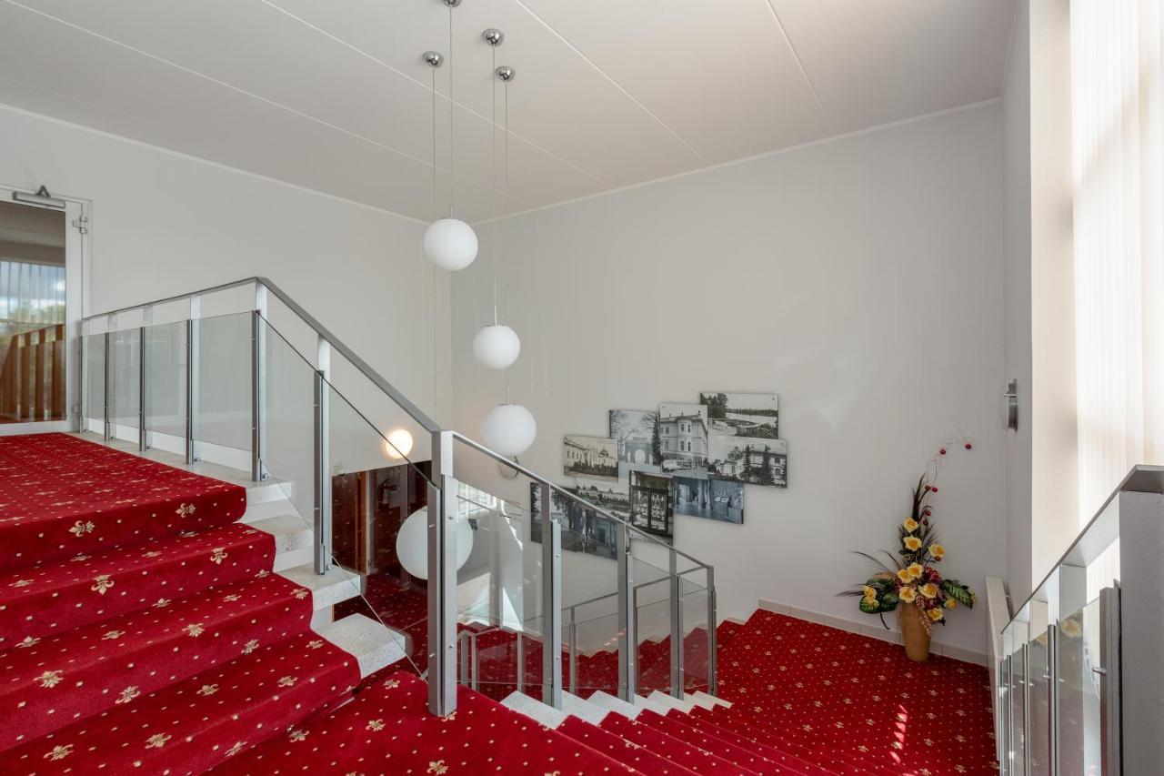Raadimoisa Hotell Тарту Экстерьер фото