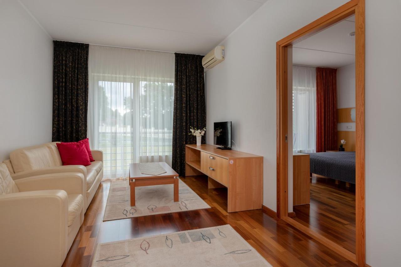 Raadimoisa Hotell Тарту Экстерьер фото