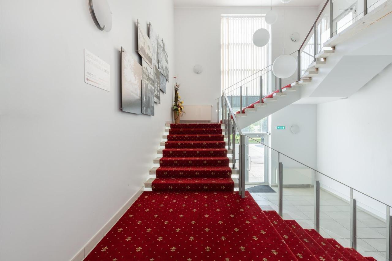 Raadimoisa Hotell Тарту Экстерьер фото