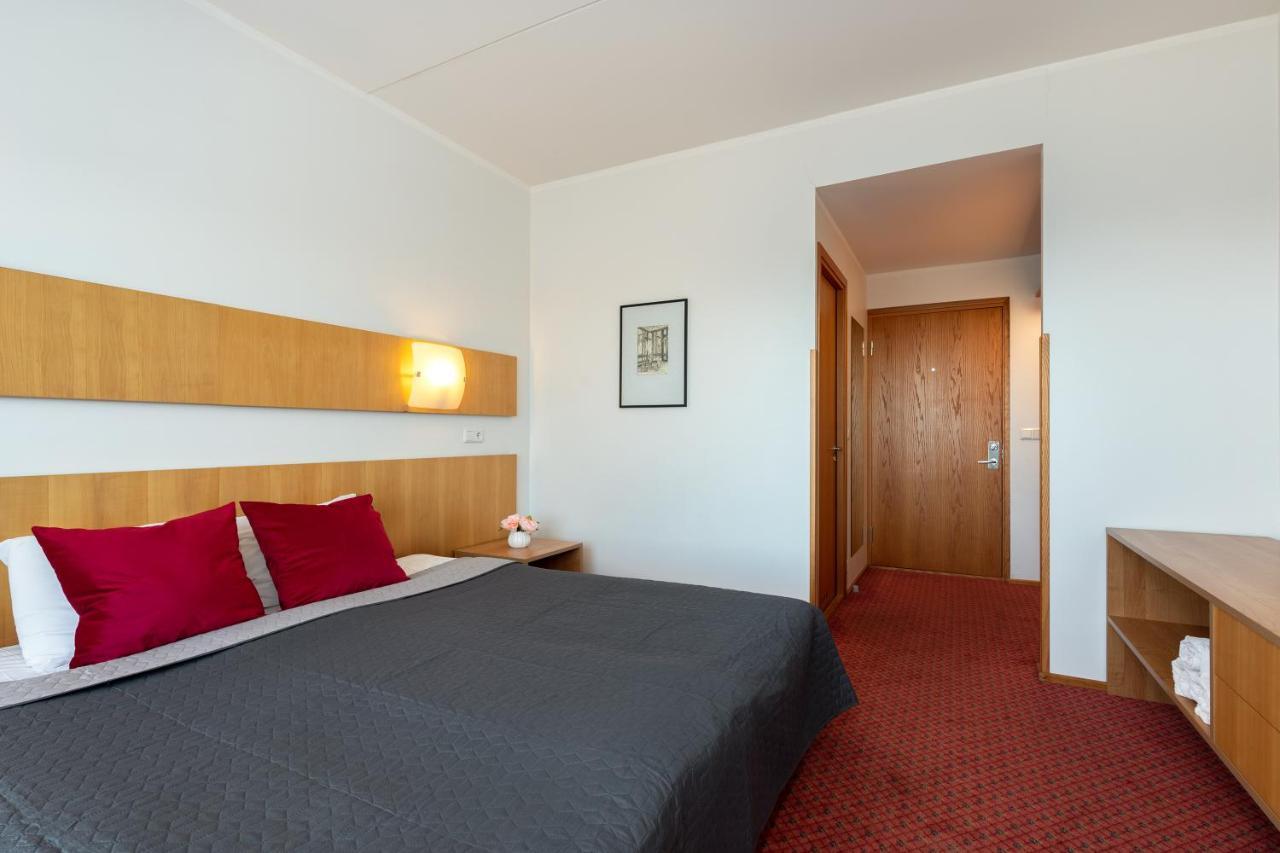Raadimoisa Hotell Тарту Экстерьер фото