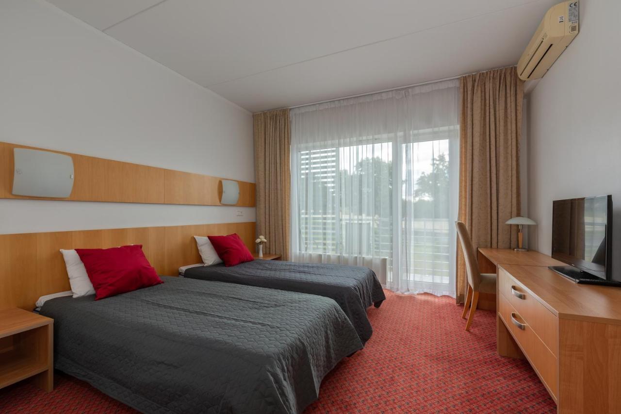 Raadimoisa Hotell Тарту Экстерьер фото