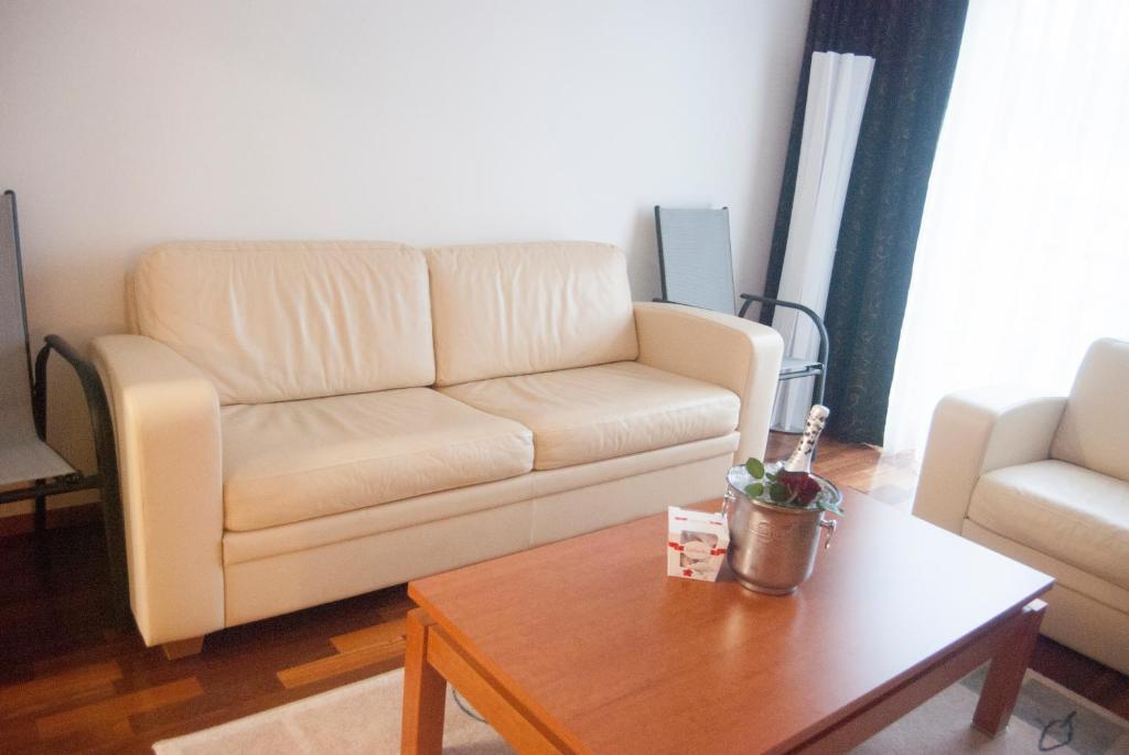 Raadimoisa Hotell Тарту Экстерьер фото