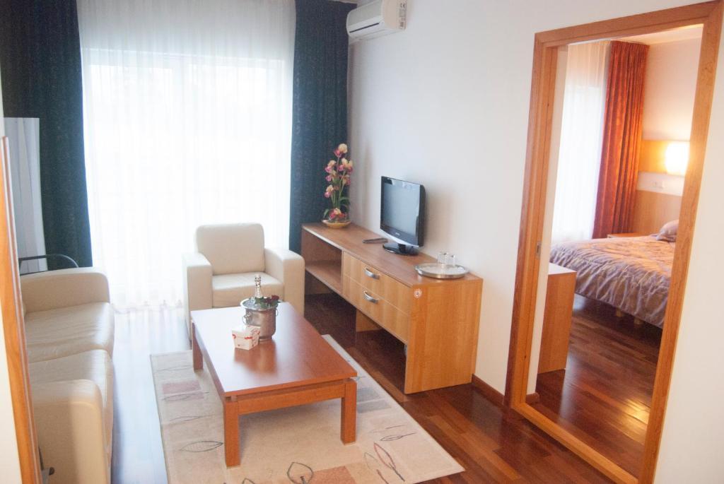 Raadimoisa Hotell Тарту Экстерьер фото