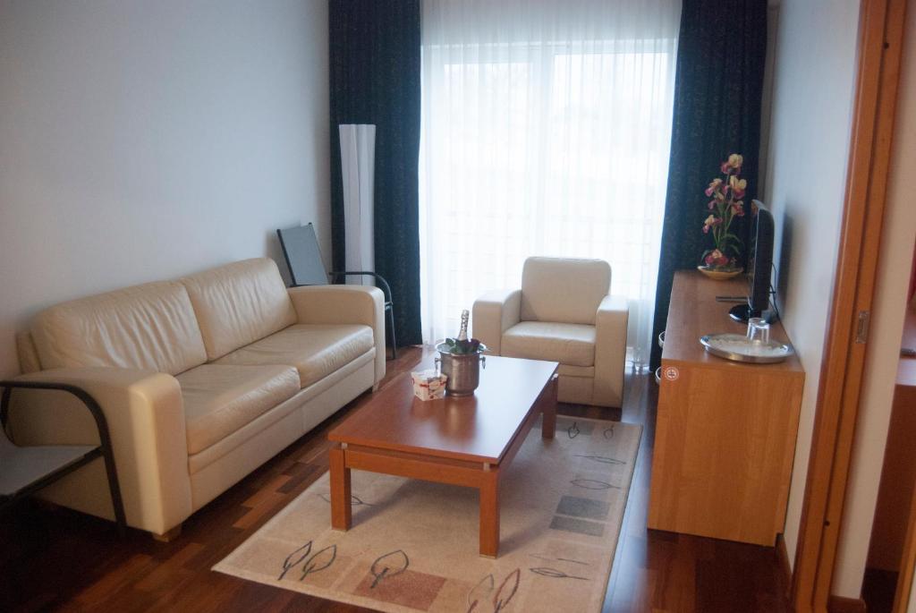 Raadimoisa Hotell Тарту Экстерьер фото