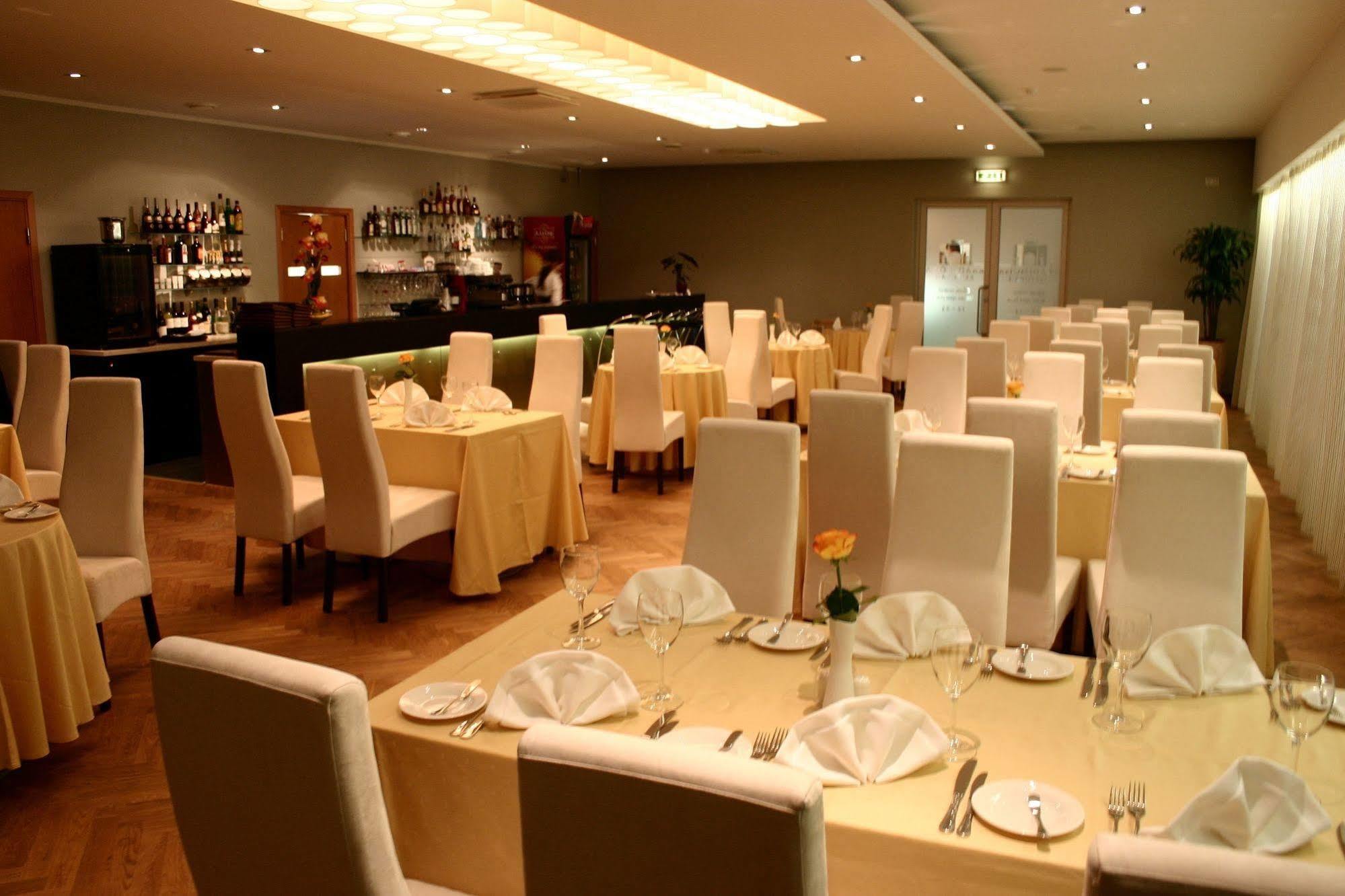 Raadimoisa Hotell Тарту Экстерьер фото