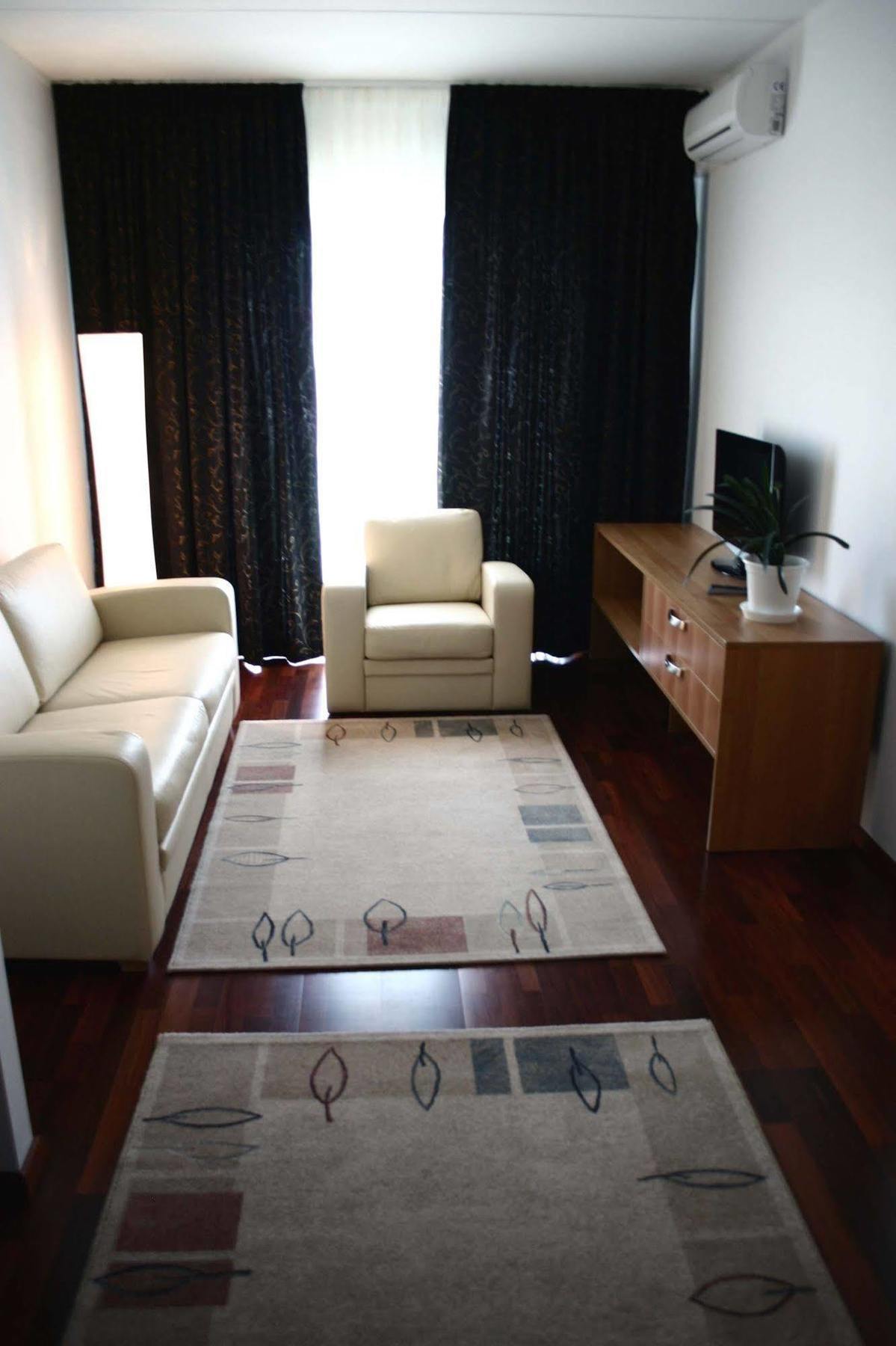 Raadimoisa Hotell Тарту Экстерьер фото