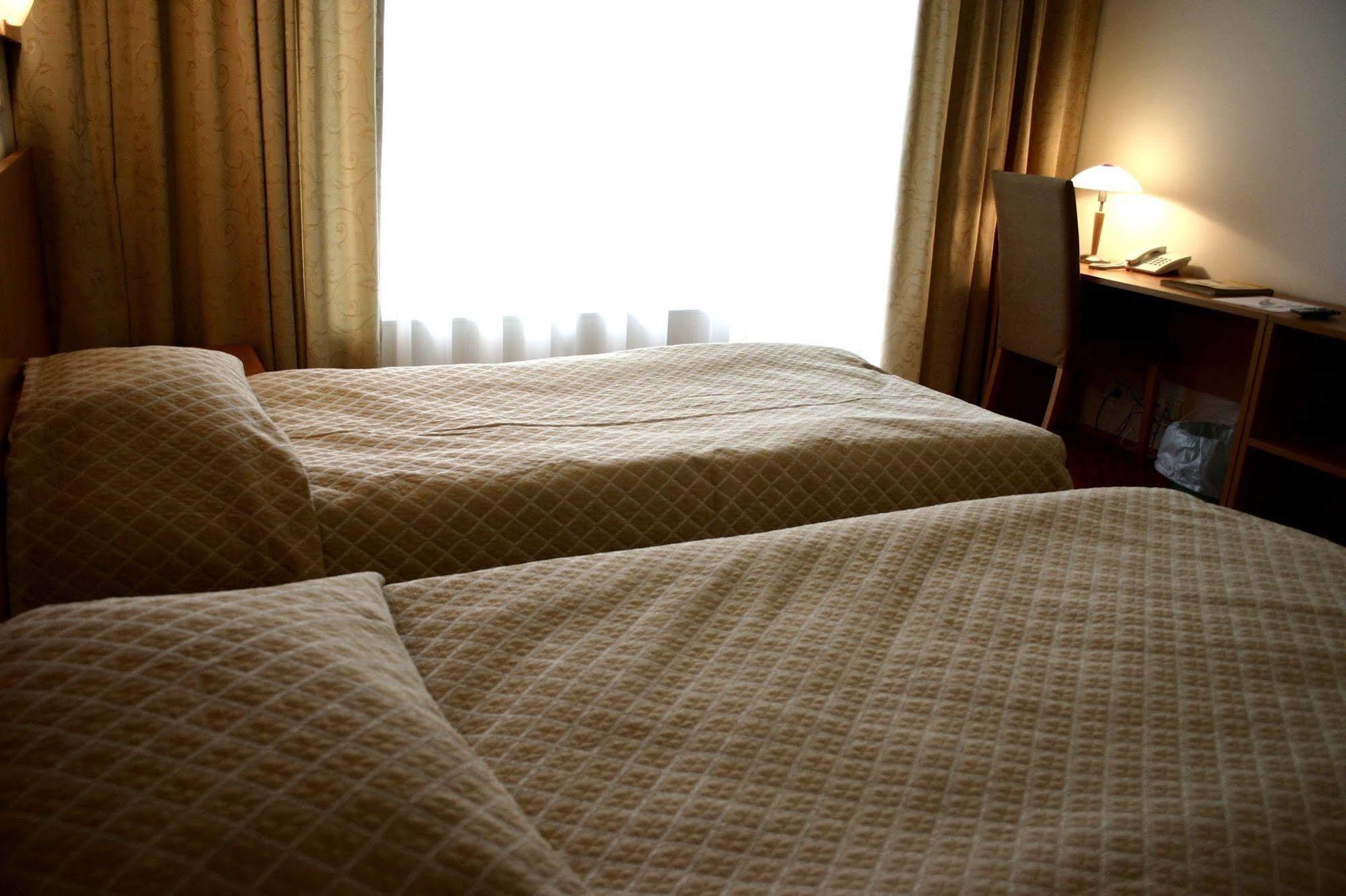 Raadimoisa Hotell Тарту Экстерьер фото