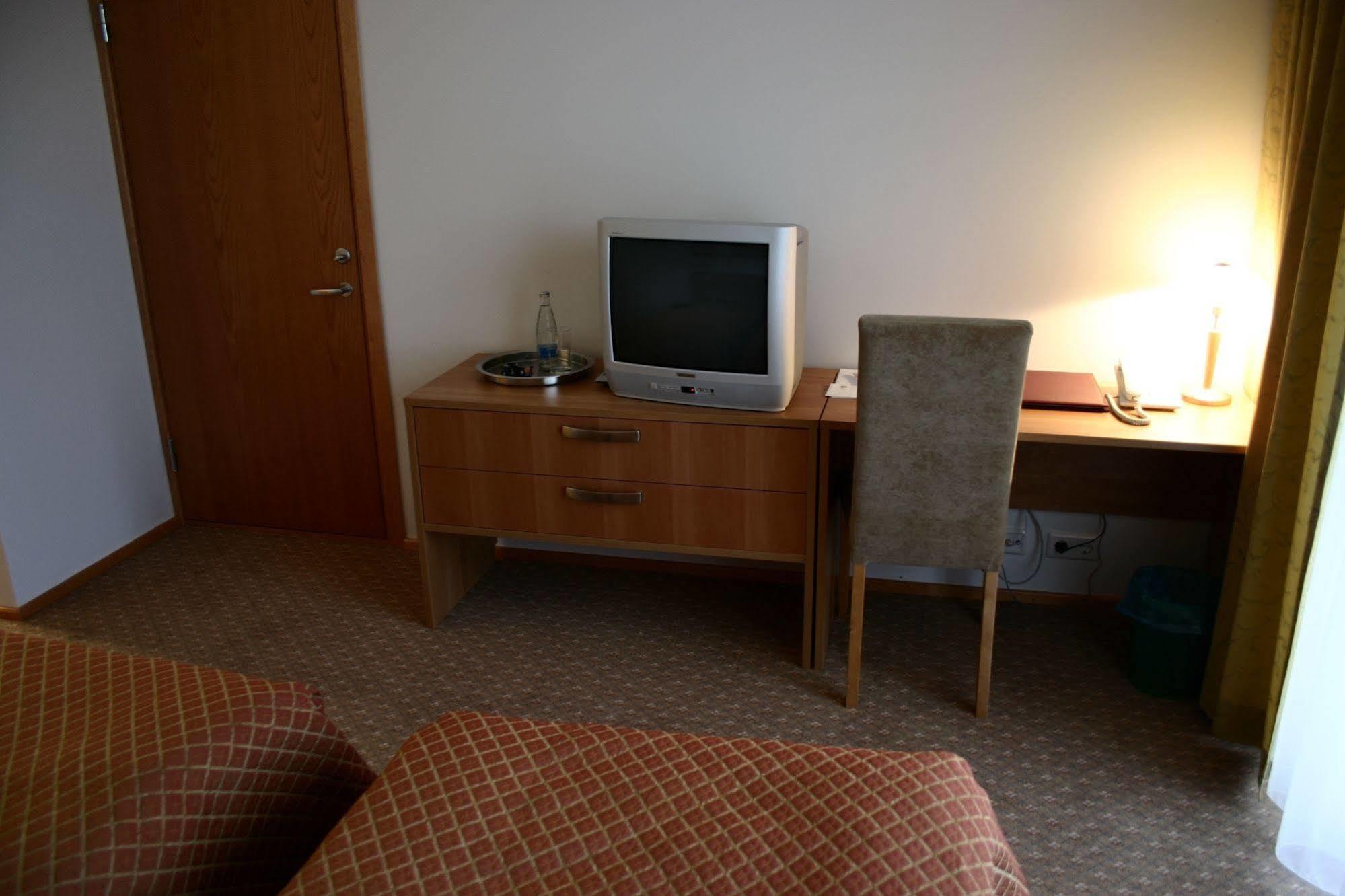 Raadimoisa Hotell Тарту Экстерьер фото